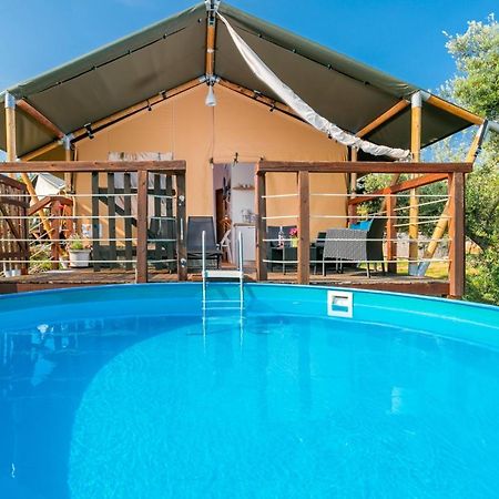 Prima Insula Glamping Hotel Brusici Exterior foto