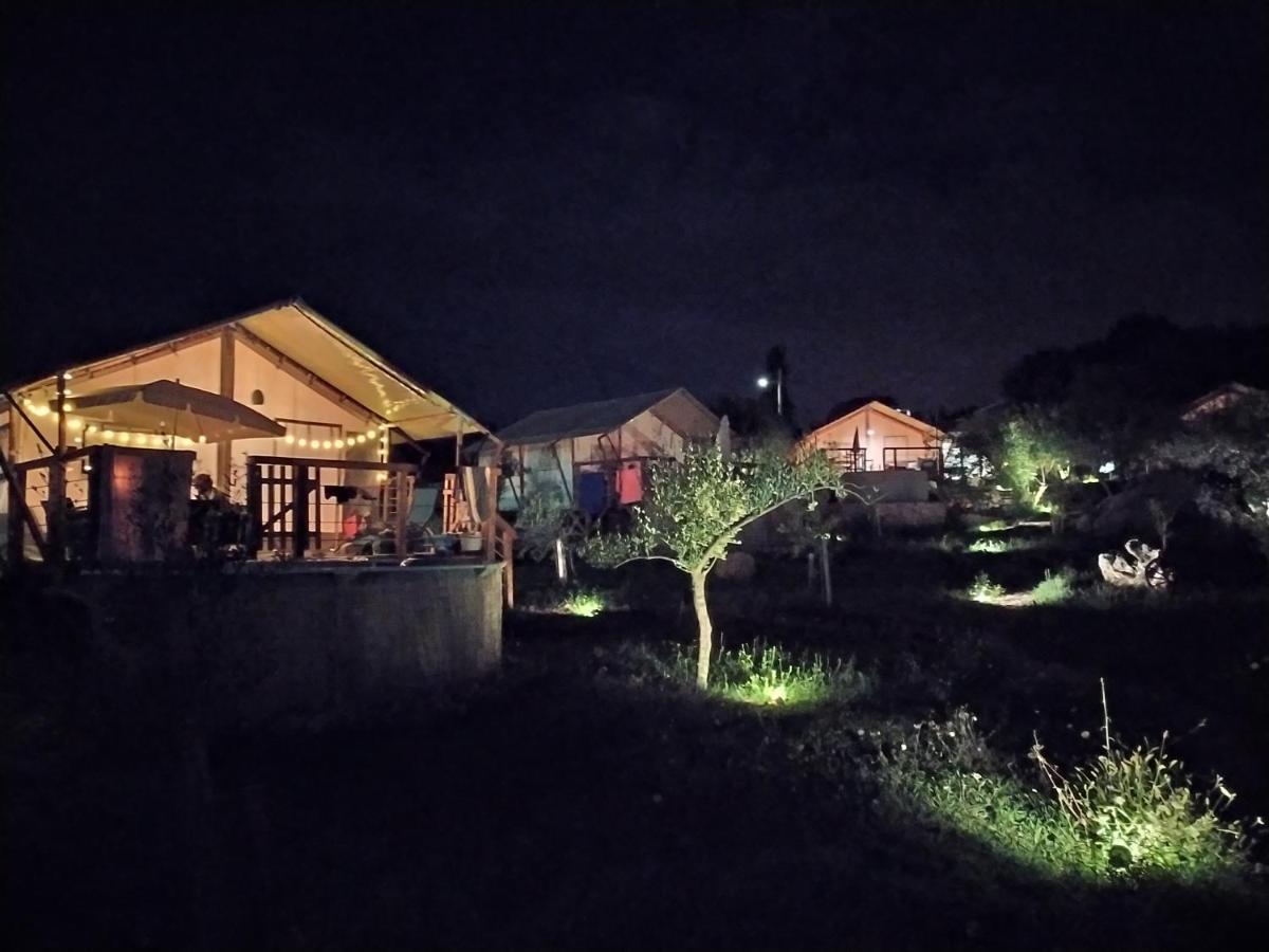 Prima Insula Glamping Hotel Brusici Exterior foto
