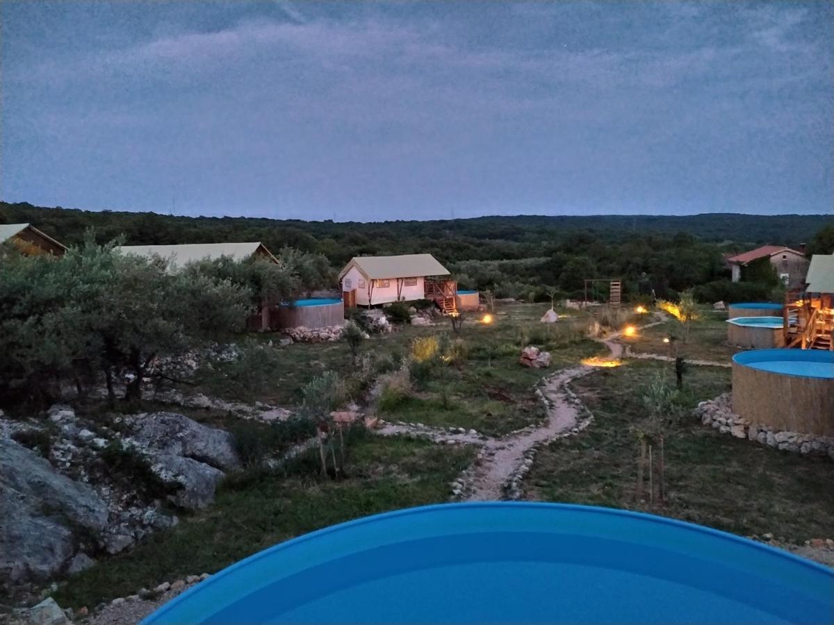 Prima Insula Glamping Hotel Brusici Exterior foto