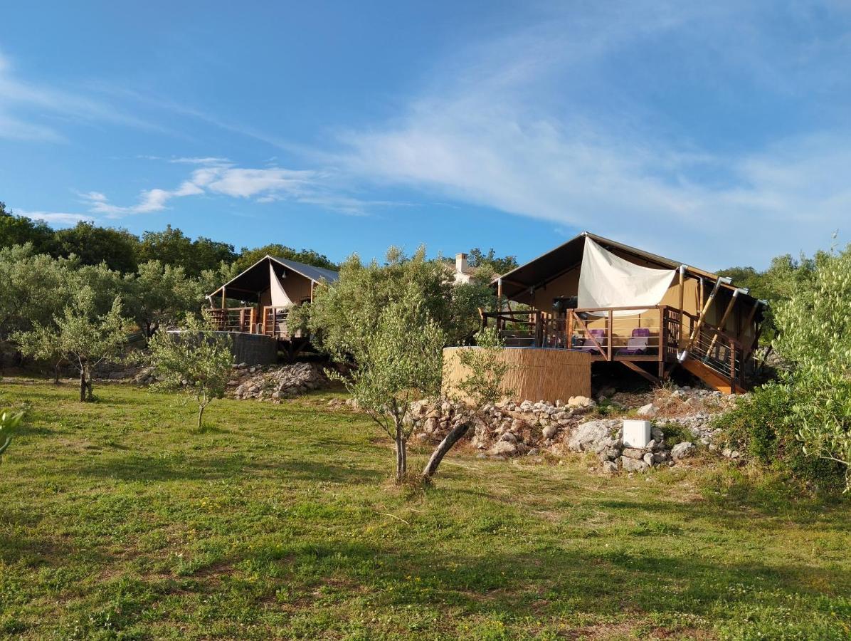 Prima Insula Glamping Hotel Brusici Exterior foto