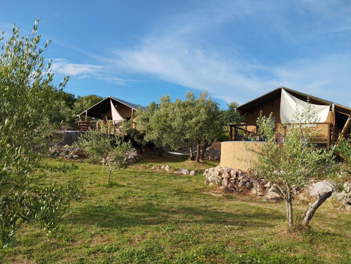 Prima Insula Glamping Hotel Brusici Exterior foto