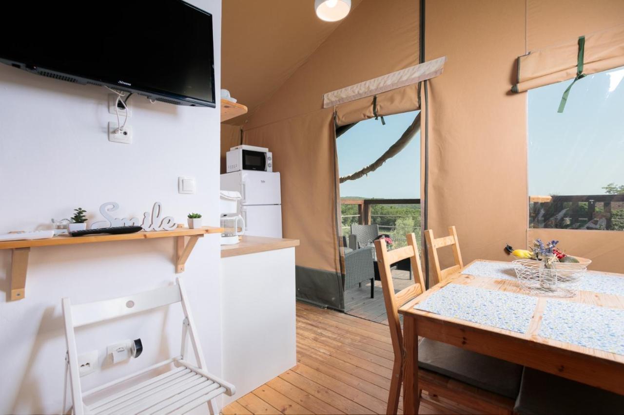 Prima Insula Glamping Hotel Brusici Exterior foto