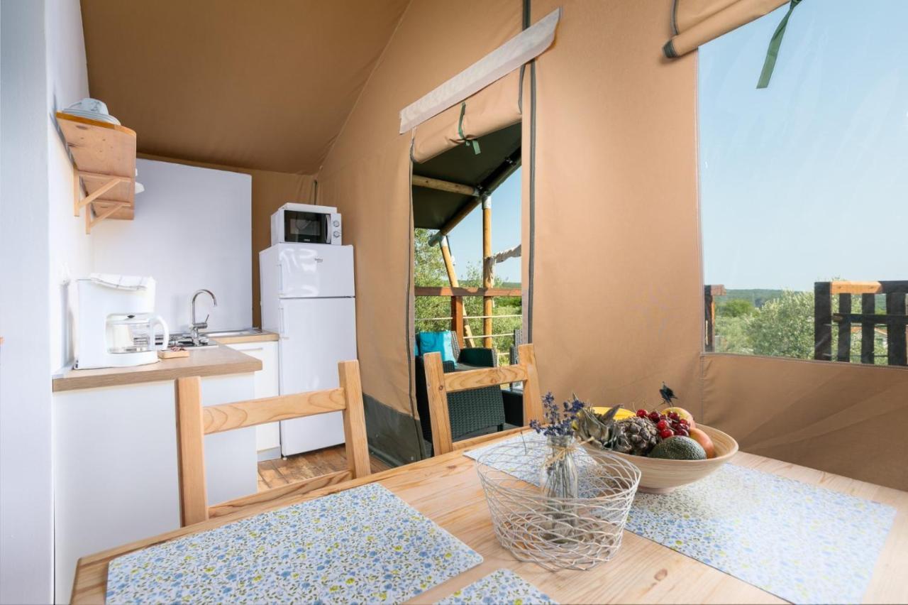 Prima Insula Glamping Hotel Brusici Exterior foto