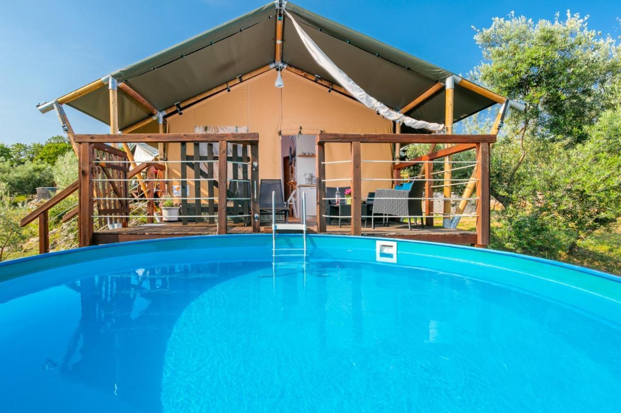Prima Insula Glamping Hotel Brusici Exterior foto