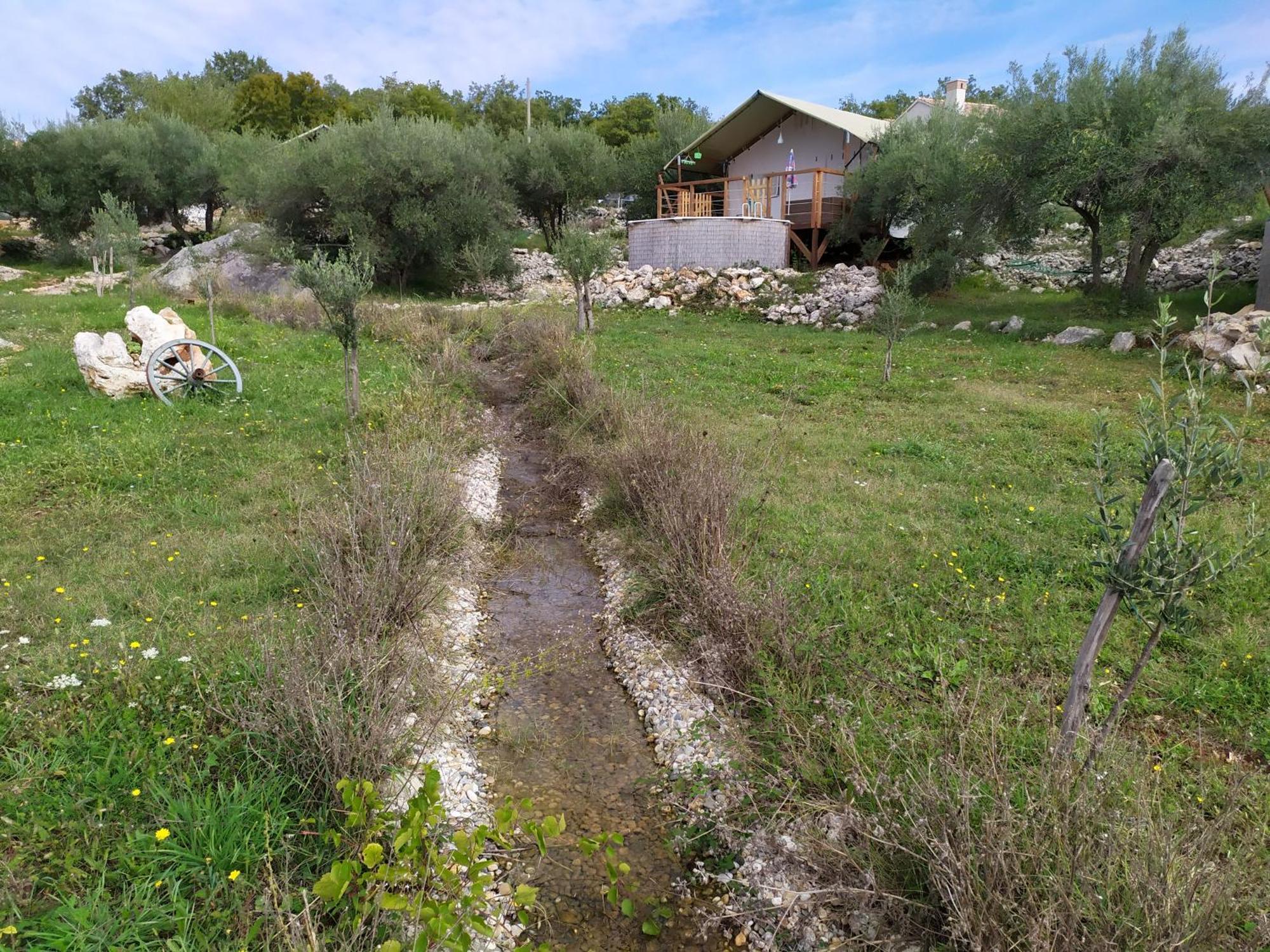 Prima Insula Glamping Hotel Brusici Exterior foto