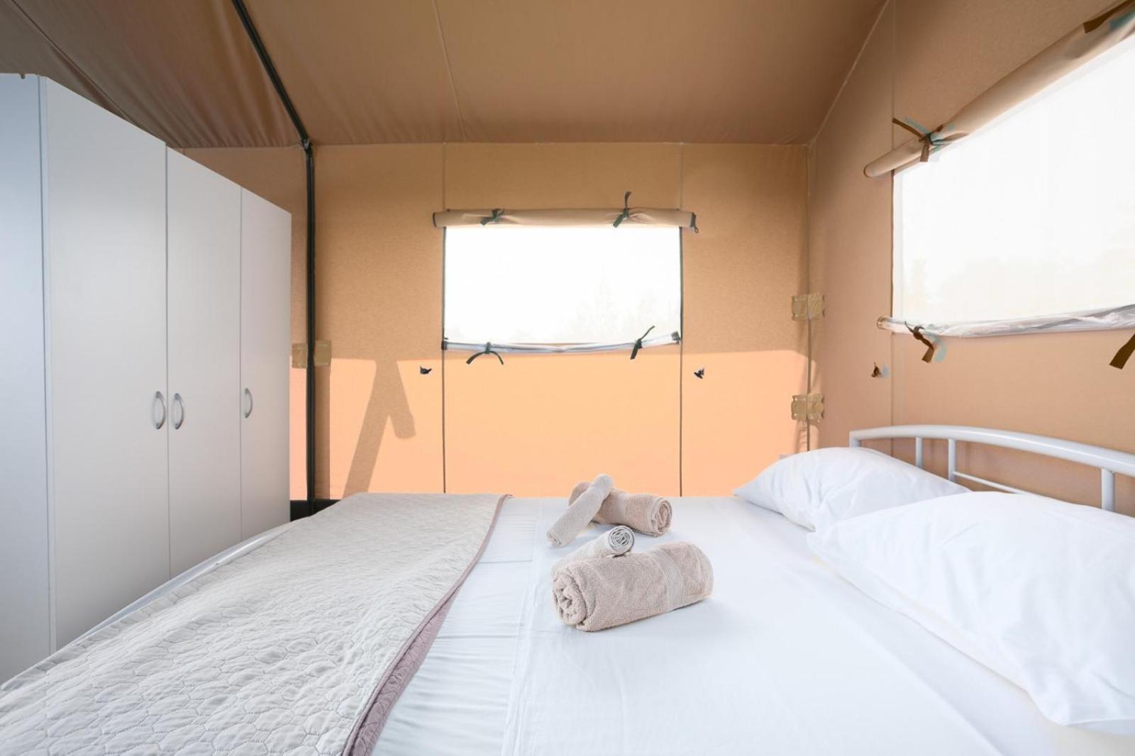 Prima Insula Glamping Hotel Brusici Exterior foto