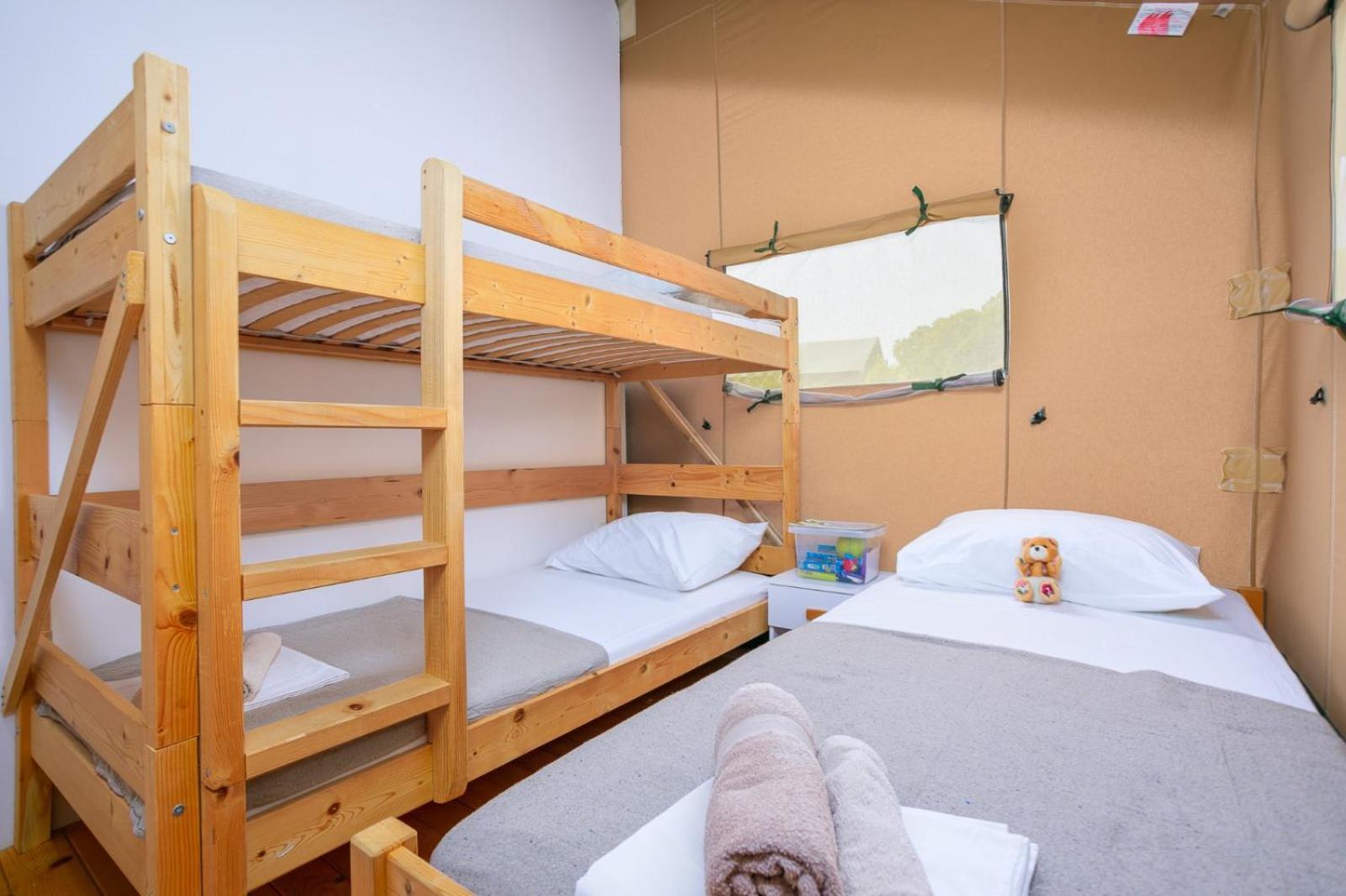 Prima Insula Glamping Hotel Brusici Exterior foto