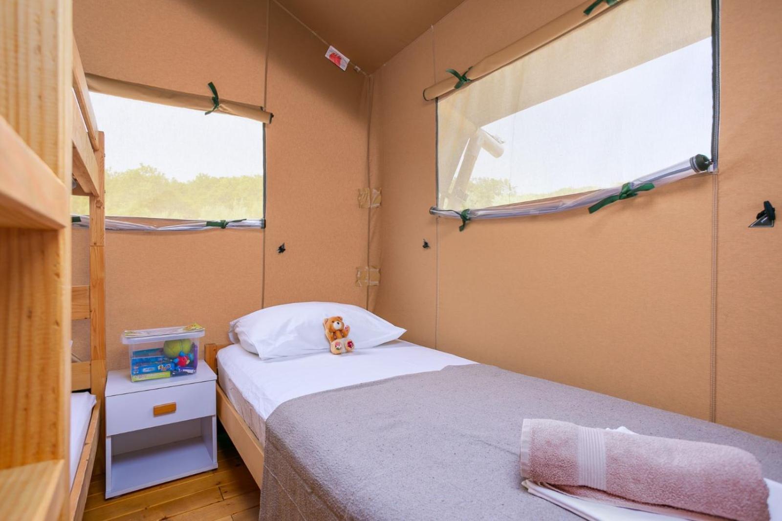 Prima Insula Glamping Hotel Brusici Exterior foto