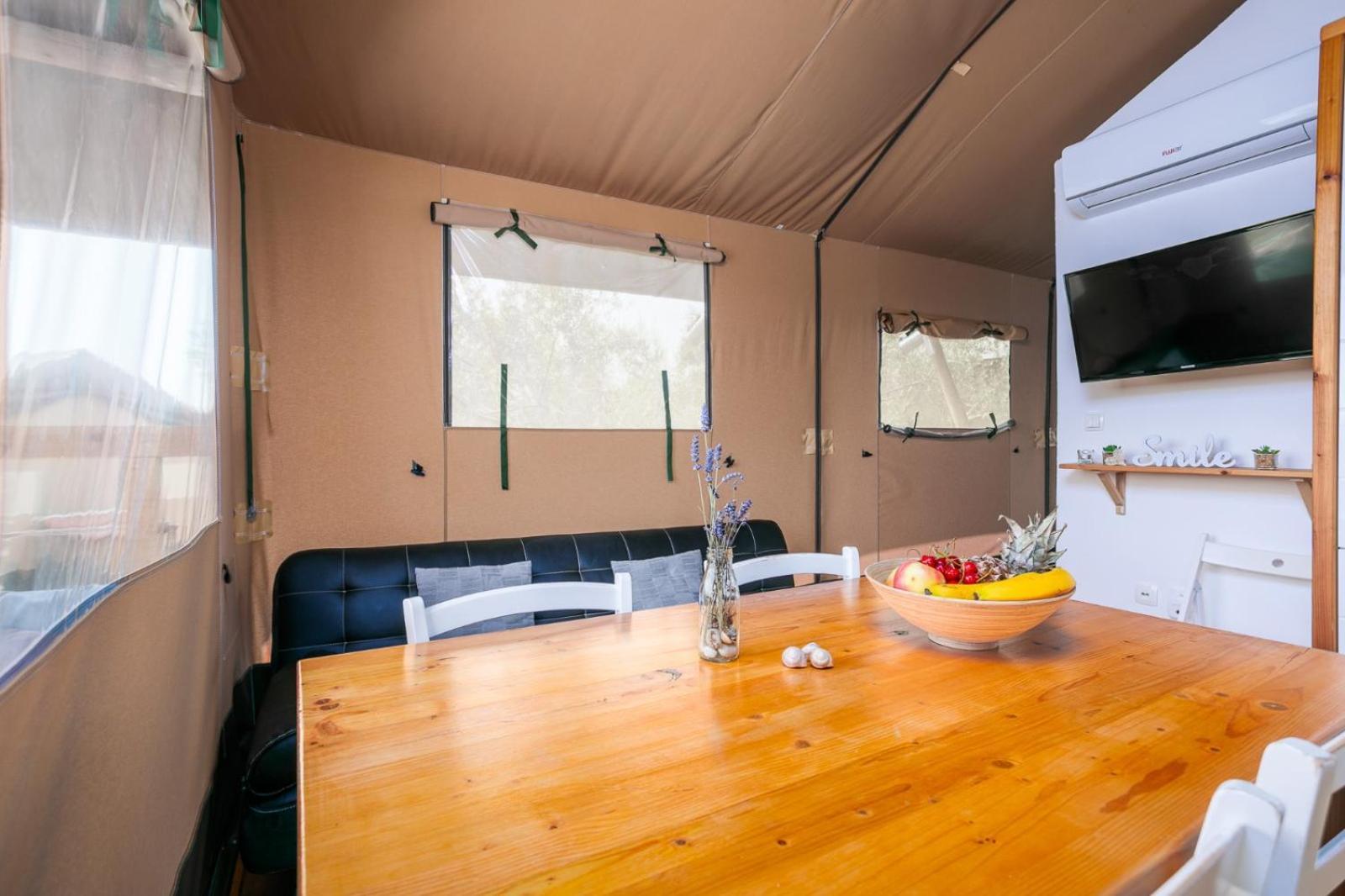 Prima Insula Glamping Hotel Brusici Exterior foto