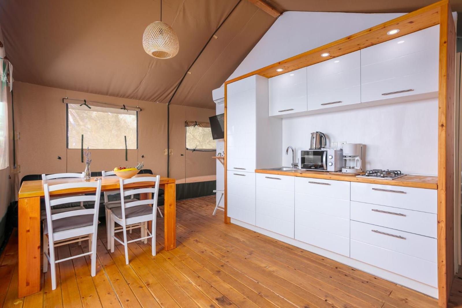 Prima Insula Glamping Hotel Brusici Exterior foto