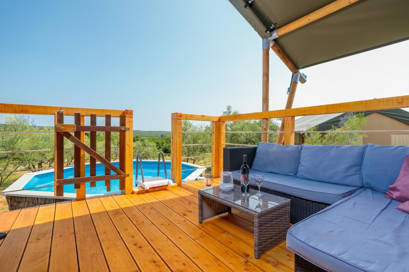 Prima Insula Glamping Hotel Brusici Exterior foto
