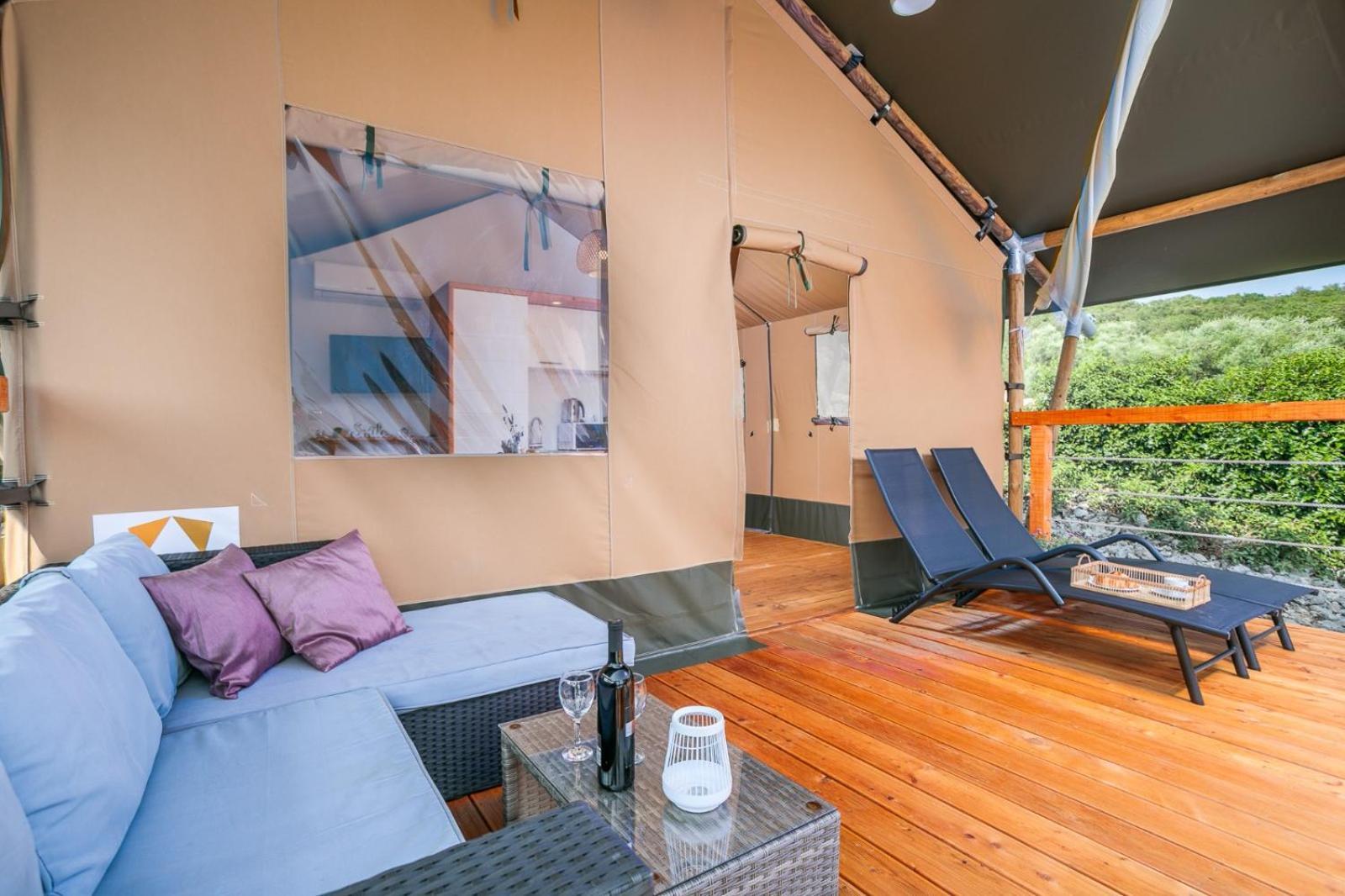 Prima Insula Glamping Hotel Brusici Exterior foto